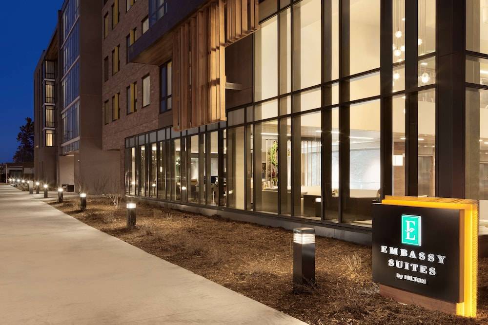 Goss - Grove Hotel | Embassy Suites By Hilton Boulder