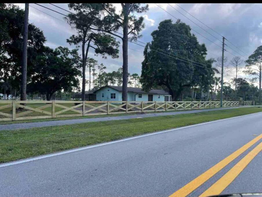 West Palm Beach House | Entire 4 bedroom farm house on 2 acres Sleeps 8