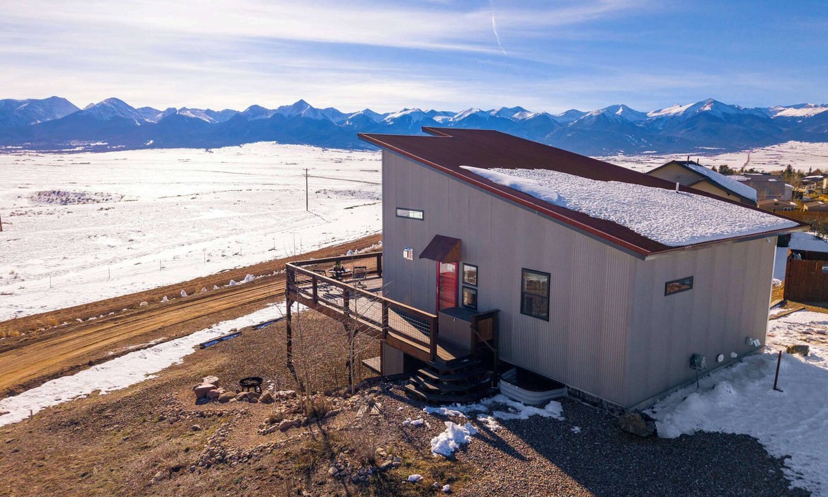 Silver Cliff House | Epic Mountain View Dark Skies Retreat with 2 Living Spaces, Perfect for Couples & Families