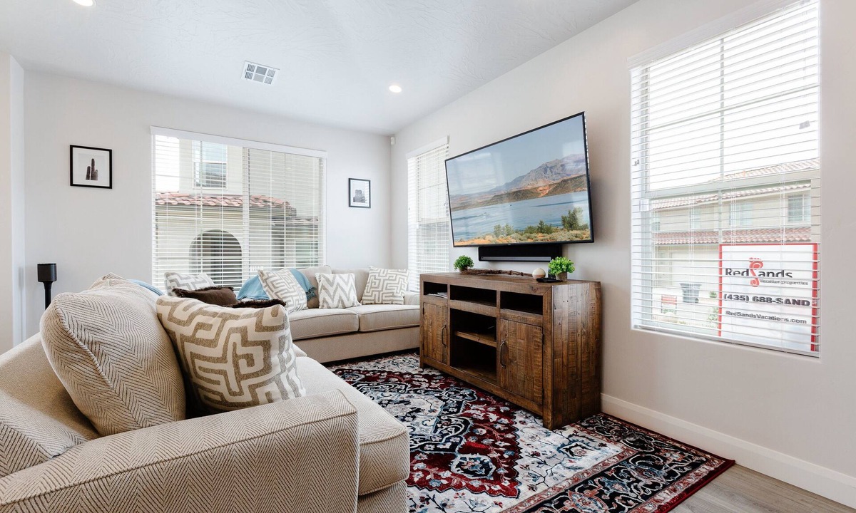 Washington House | Escondido 1126 sleeps 13 guests 3 bedrooms Xbox one