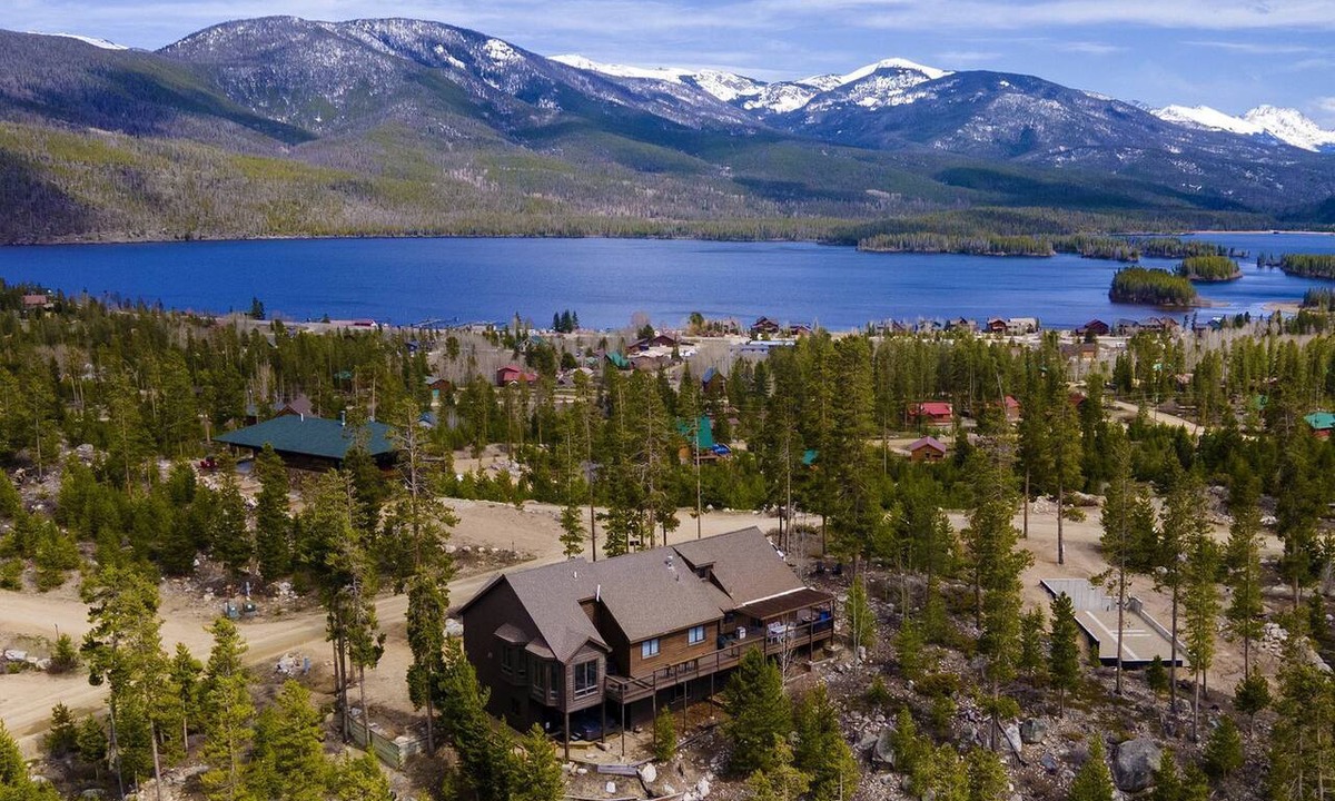 Grand Lake Cabin | Exceptional Luxury Cabin with Hot Tub, Games Room, and Fire Pit with Rocky Mountain Views in Grand Lake, Colorado