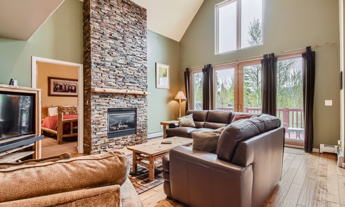 Wildernest House | Expansive townhome, Private hot tub, Great Location, 42BC