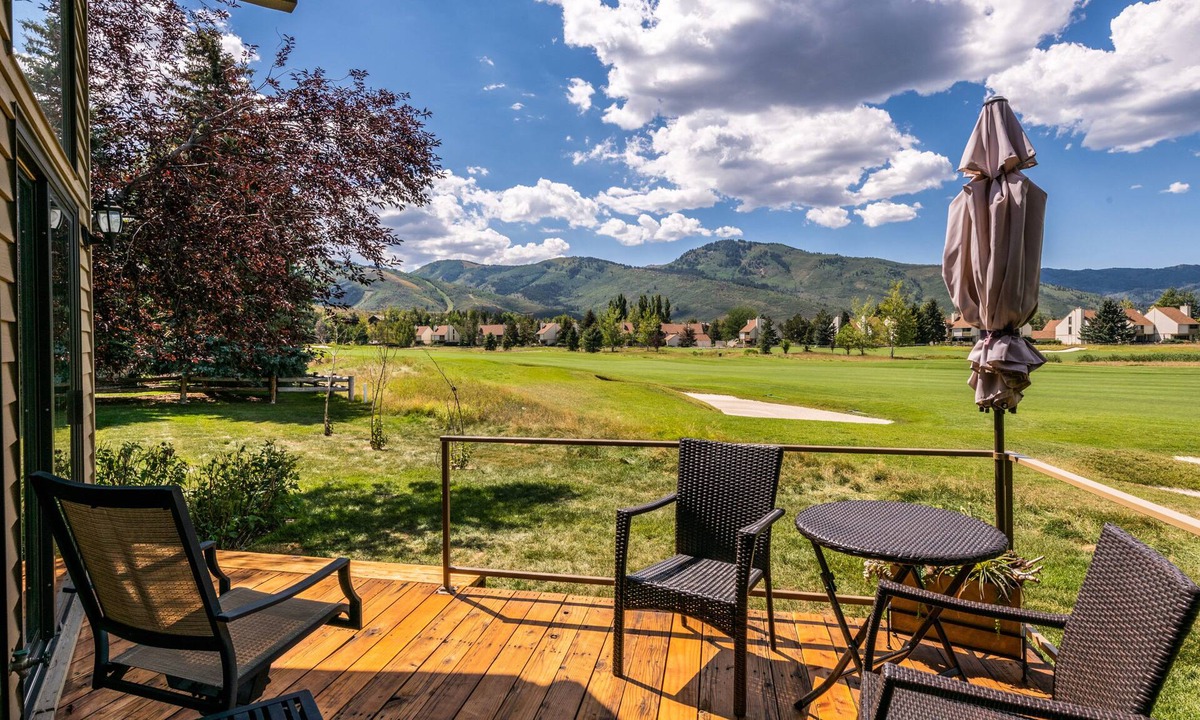 Park Meadows House | Experience luxury at Park City Lakeview Cottage 01, 2 beds, stunning ski slope views.