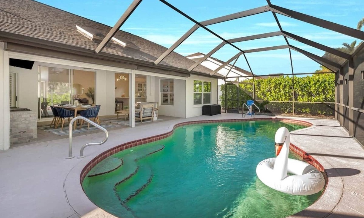 Crown Pointe House | Families-private heated pool & hot tub-pickle ball