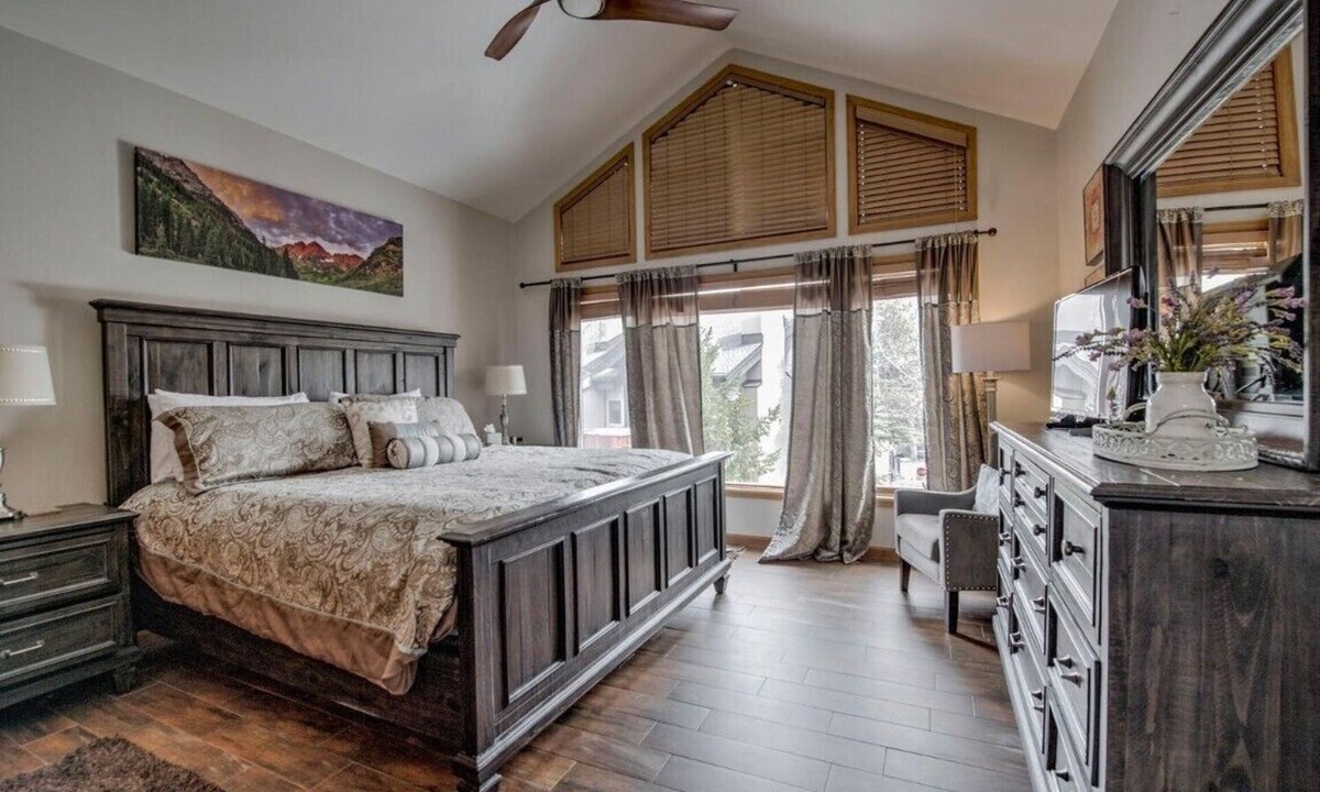 Peak 9 House | Family Friendly Luxury Townhome 4 Minute Walk to Lift, 5 Minute Walk to Downtown