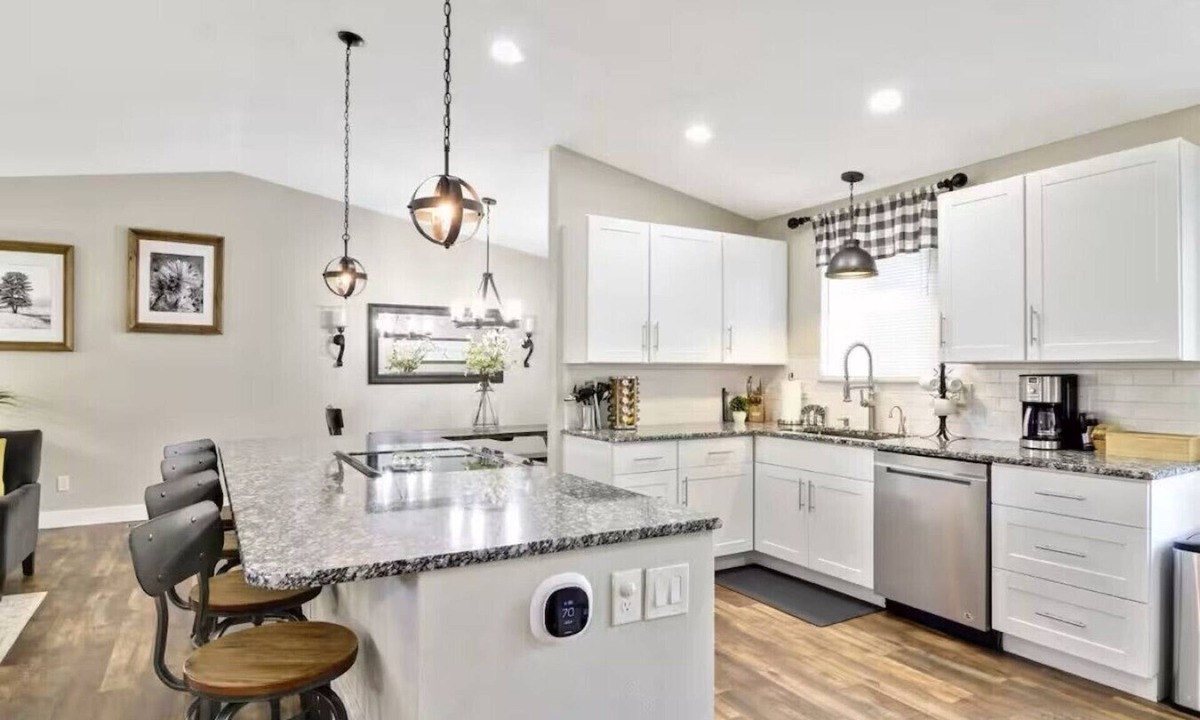 Northeast Colorado Springs House | Family & Pet Friendly Hot Tub Direct Trail Access Fire Pit