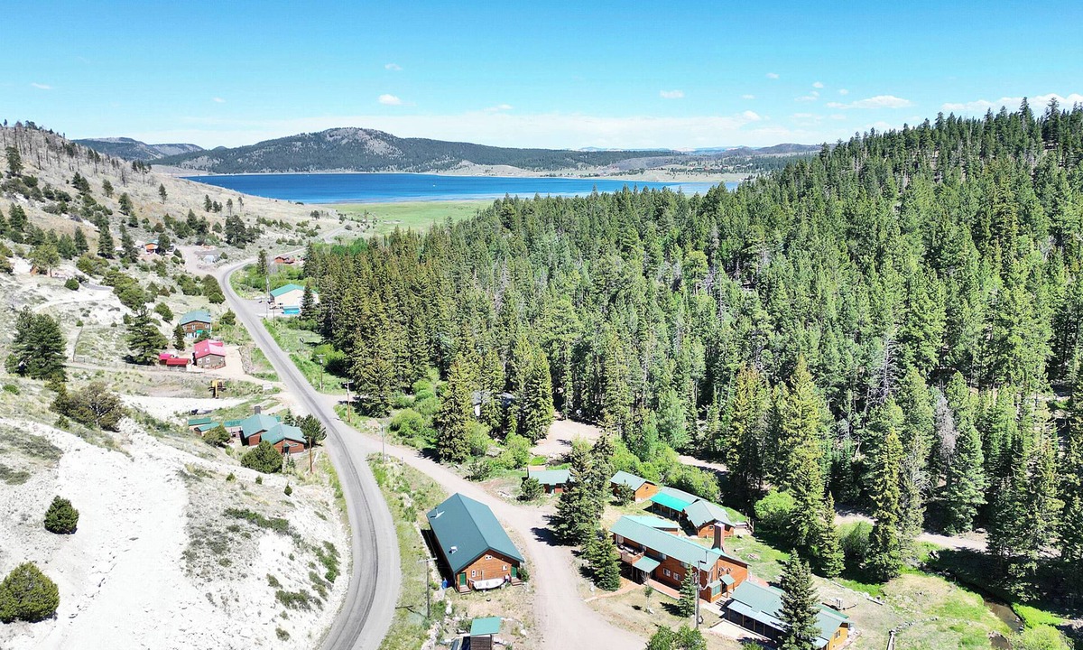 Mammoth Creek Cabin | Fox Creek Cottage located in Panguitch Lake