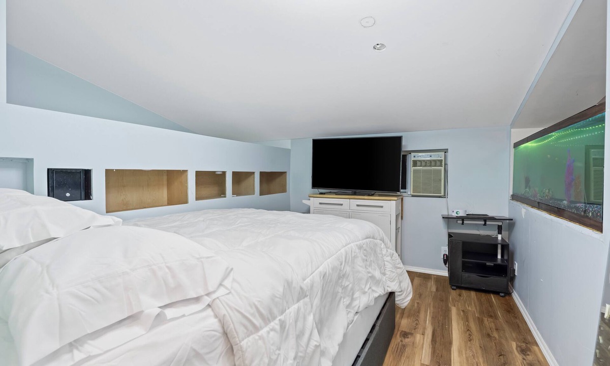 Englewood Condo | Fully Furnished 1-Bedroom Loft - The very best location Two Person Jacuzzi Tub