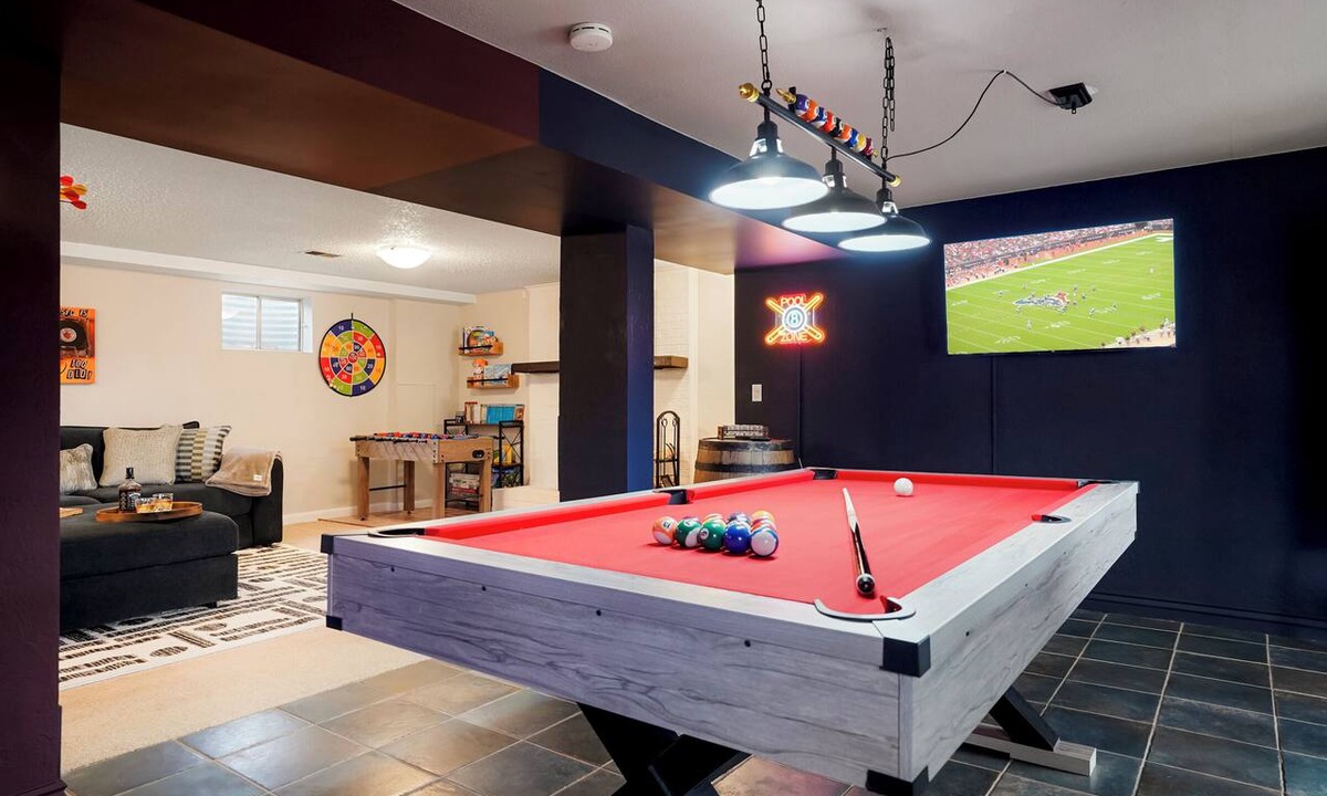 Club Crest House | Game Room & Hot Tub, 12 mi to Red Rocks