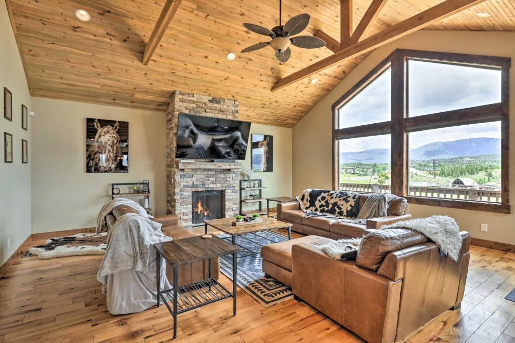 Grand Lake House | Game Room & Hot Tub: Luxe Grand Lake Retreat!