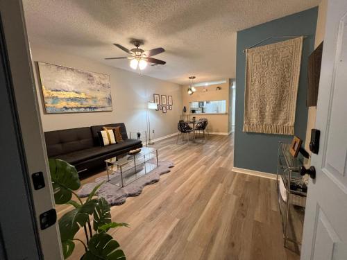New Tampa House | Gated Upscale 2BR Townhome - KING Bed, Pool, WiFi, Wash & Dry, AC, Private Patio facing preserves, Free Parking - NICE FOR Medical, Business, Groups, Relo - by Moffitt Cancer CTR, Tampa Palms, Hunters Green, Live Oak, Cory Lake, New Tampa, Wesley Chapel