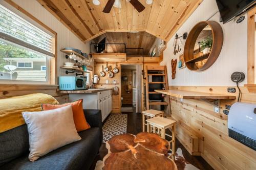 Woodland Park Apartment | Glamping Under the Stars Firepit, BBQ & Views