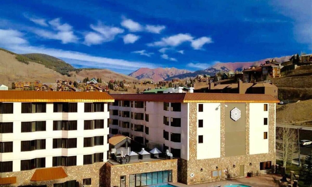 Mount Crested Butte Condo | Grand Lodge 322 — Studio Sleeps 4 | Walk to Lifts, Bus Stop, Pool & Hot Tub