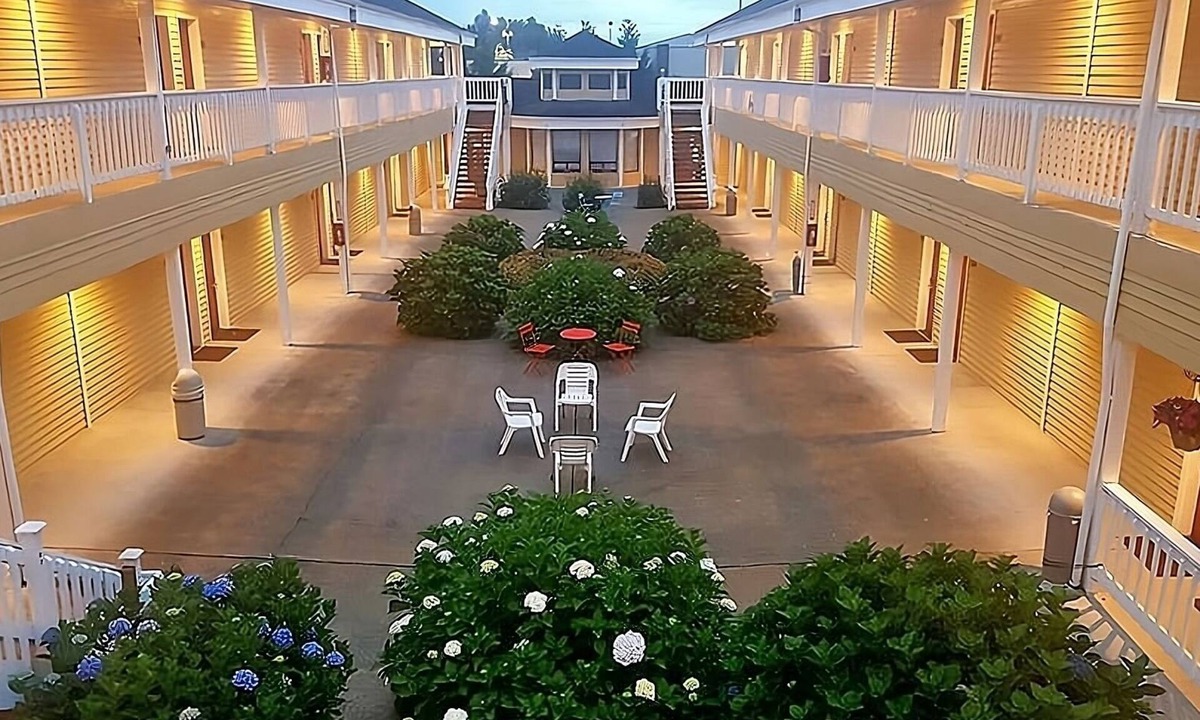 Enumclaw House | Great Relaxing Overnight Stay at GuestHouse Enumclaw! Free Parking, Pets Allowed