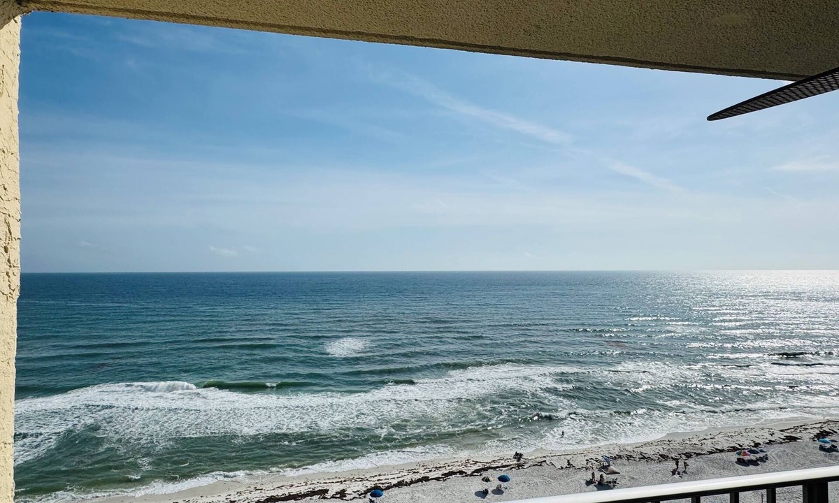 Biltmore Beach Condo | GREAT SEPT DEAL;Sun 9/13-Thur 9/17=1000 Total!5star/Beachfront/FREE Beach Chairs