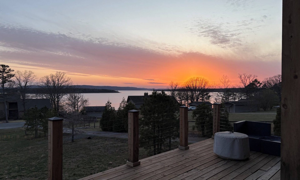 Drasco House | Greers Ferry Lake 4-bedroom house sleeps 12- Breathtaking SUNSETS -Golf Course