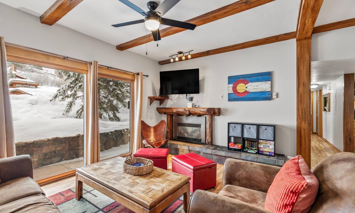 Steamboat Springs Condo | ⭐️ Ground Floor ⎮ Pool, Hot Tubs, Walk to Mtn, Fireplace