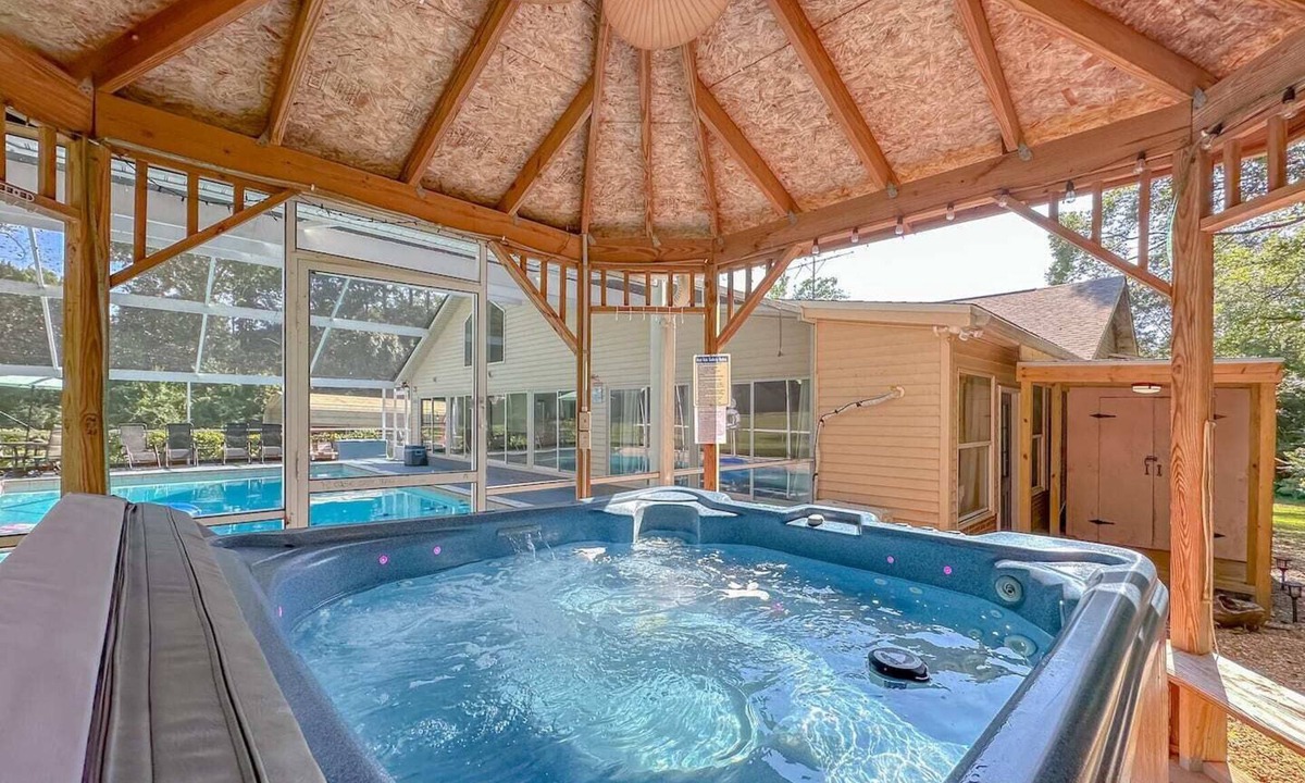 Tallahassee House | Groups Hot Tub 4b 4b Private Retreat