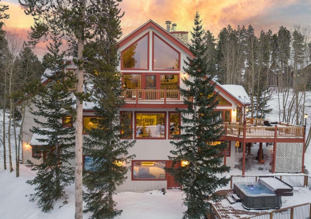 Warrior's Mark West House | Happy Trails Lodge Home: Large, Stylish, Hot Tub