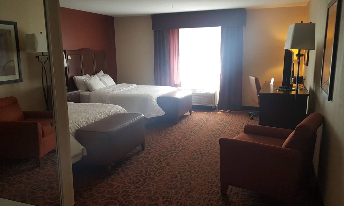 Peru Hotel | Hampton Inn & Suites Peru