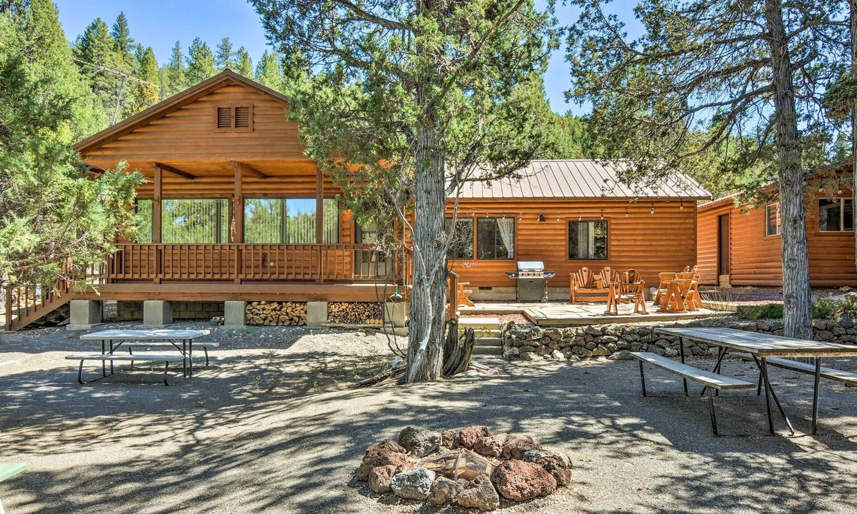 Mammoth Creek Cabin | Hatch Retreat w/Deck, Grill & Creek Access!