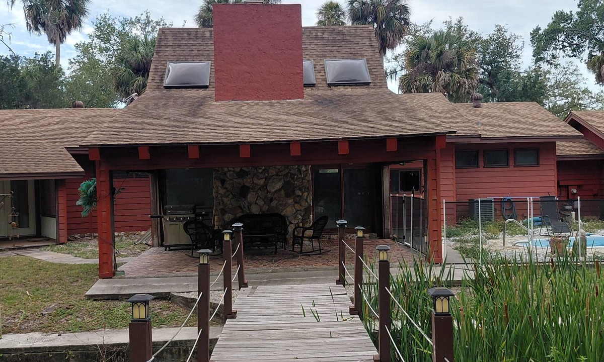Port Richey House | Hidden oasis on 16 quiet acres and a private 6 acre 120' spring fed lake.