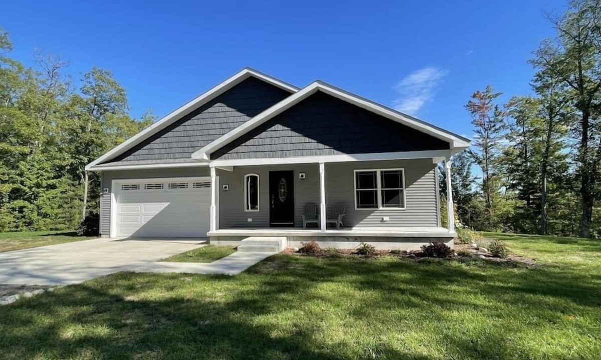 Lewiston House | Hillside Pines