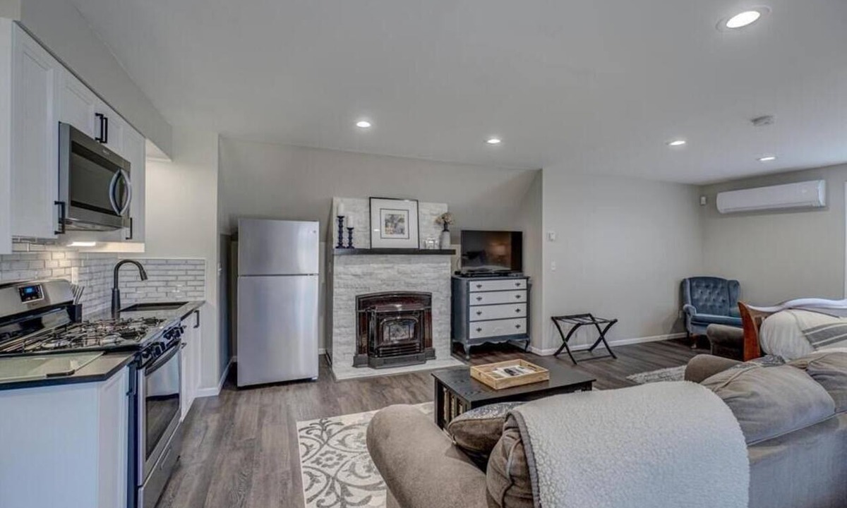 Stillwater Apartment | Holcombe Loft - Studio Apartment in Historic Stillwater MN