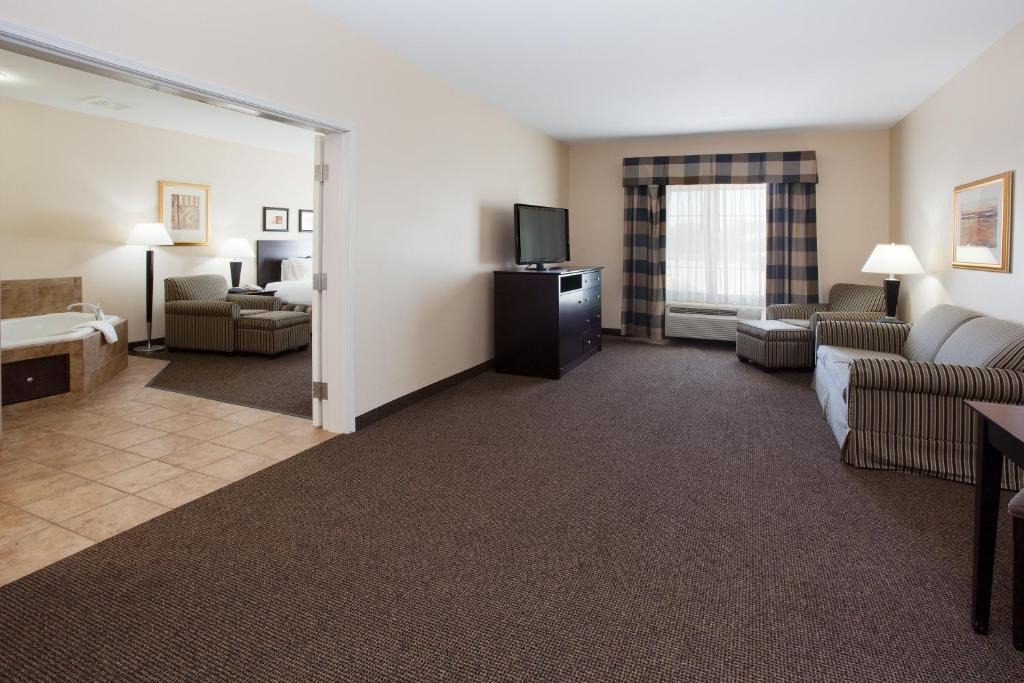 Fort Collins Hotel | Holiday Inn Express & Suites Ft Collins by IHG