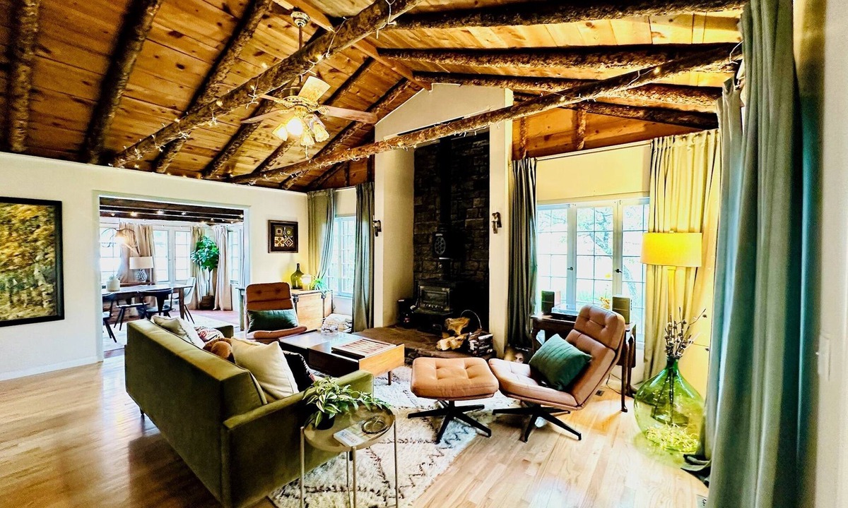 Palmer Lake Cottage | Hope Cottage - Cozy Historic Mountain Retreat with Hot Tub, Sauna & Game Barn