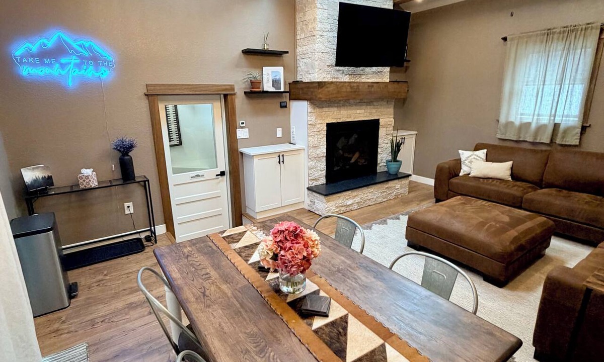 Barths House | Hot Tub, Fire Pit & Outdoor Game Room | Red Rocks
