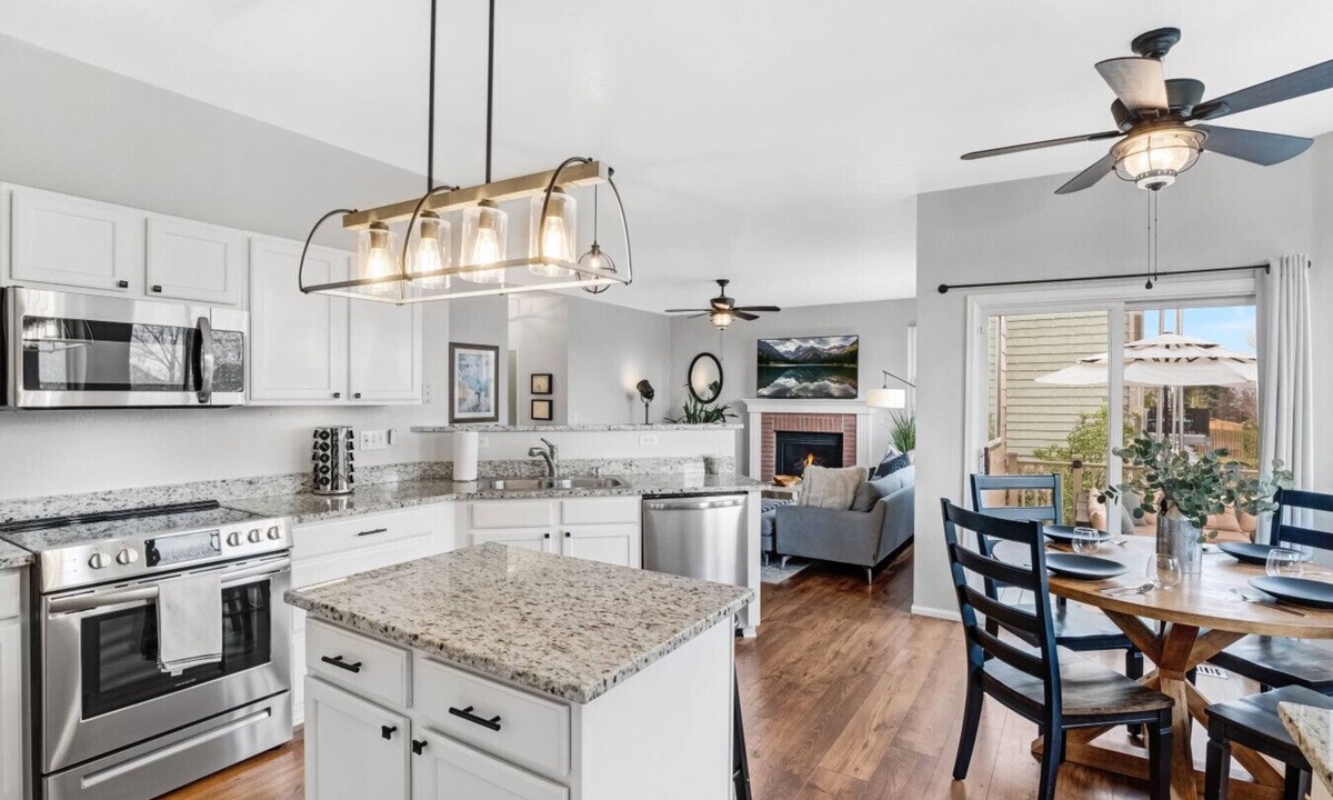 Broomfield House | Hot Tub + Gym + Workstations | Family Favorite