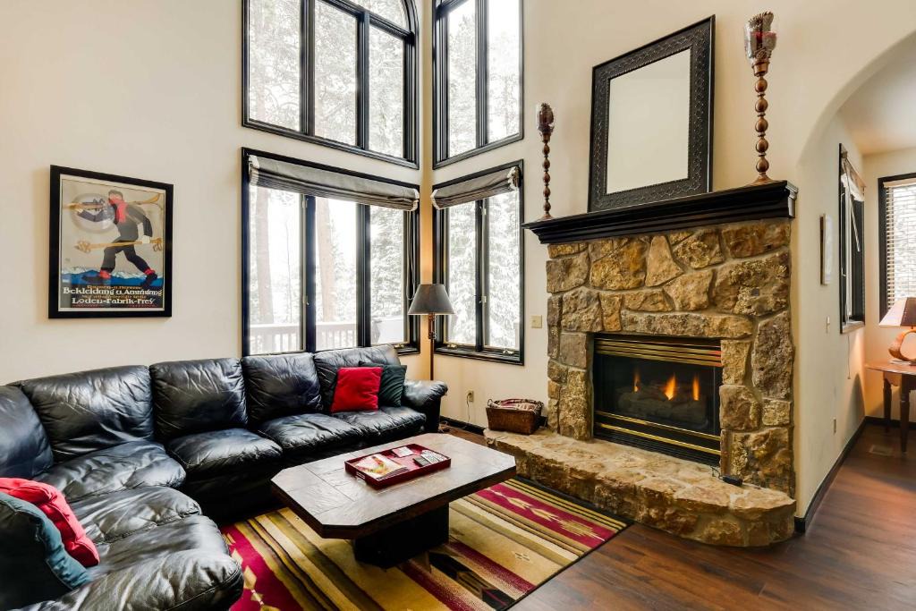 Christie Heights House | Hot Tub & Ski Shuttle: Forested Breckenridge Home!