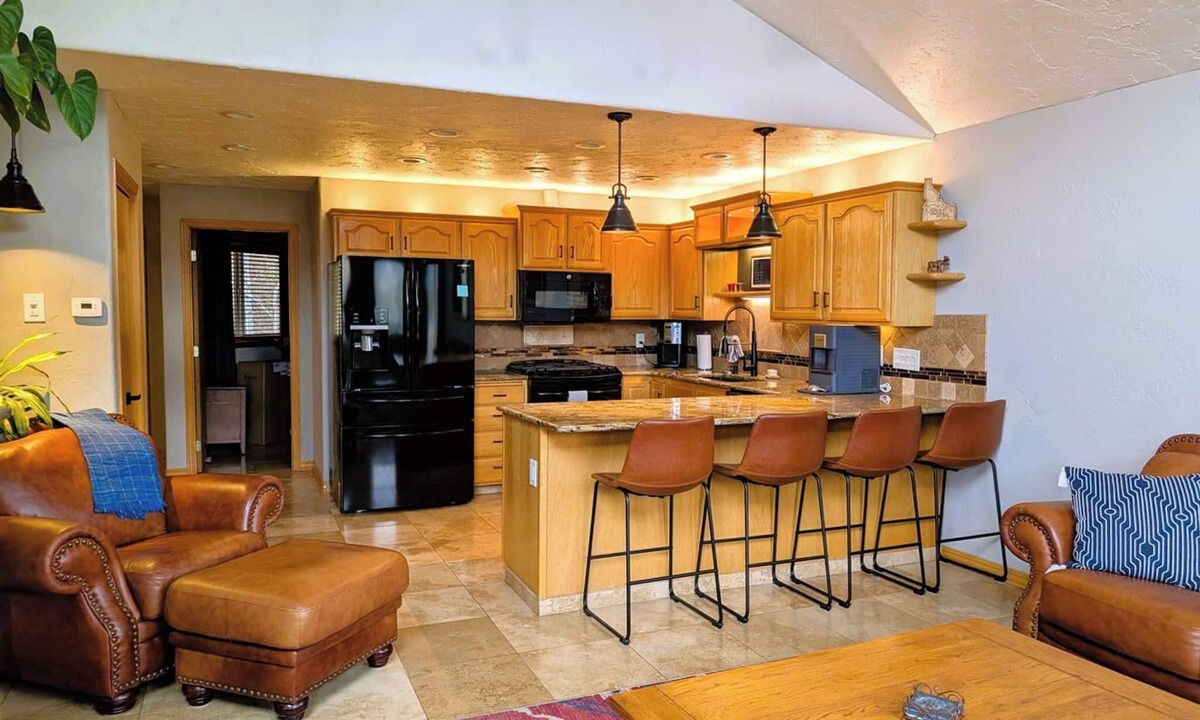 Kellogg Condo | Hot Tub + Views | 3bdrm Silver Mtn Ski/Bike Condo
