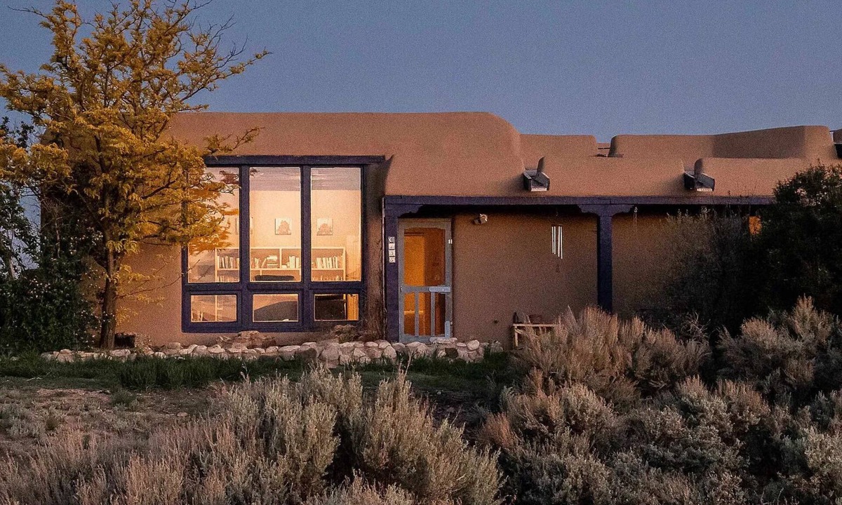 Taos House | Idyllic Adobe, Mountain Views, Hot Tub & Fire Pit