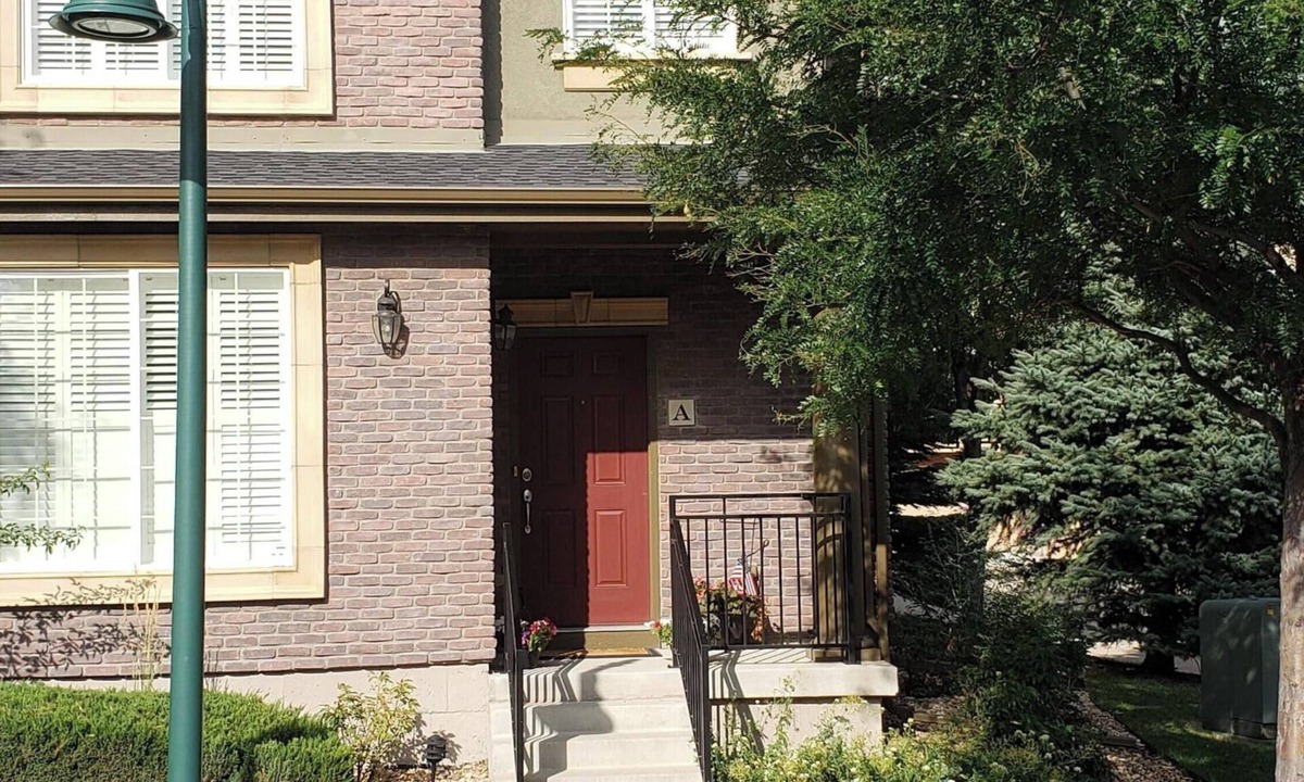Westridge House | Immaculate, Cozy 2-bedroom townhome in delightful Highlands Ranch
