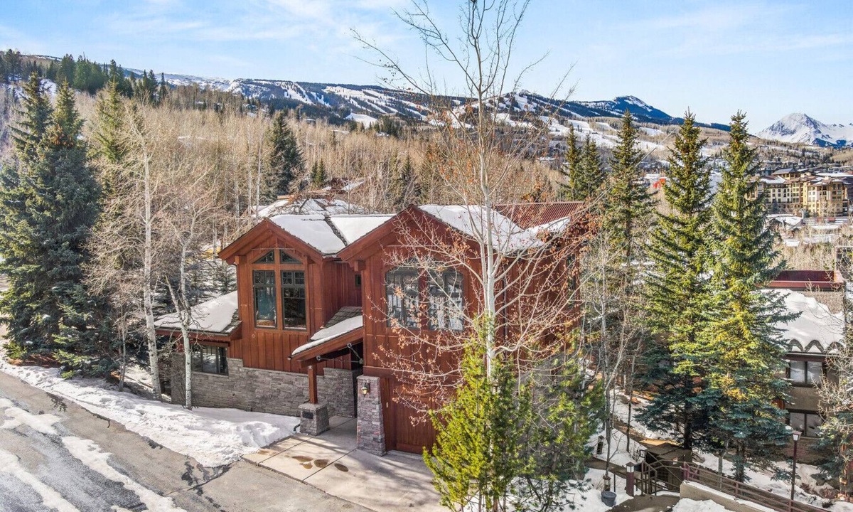 Snowmass Village House | Impeccably Finished Ridge Home