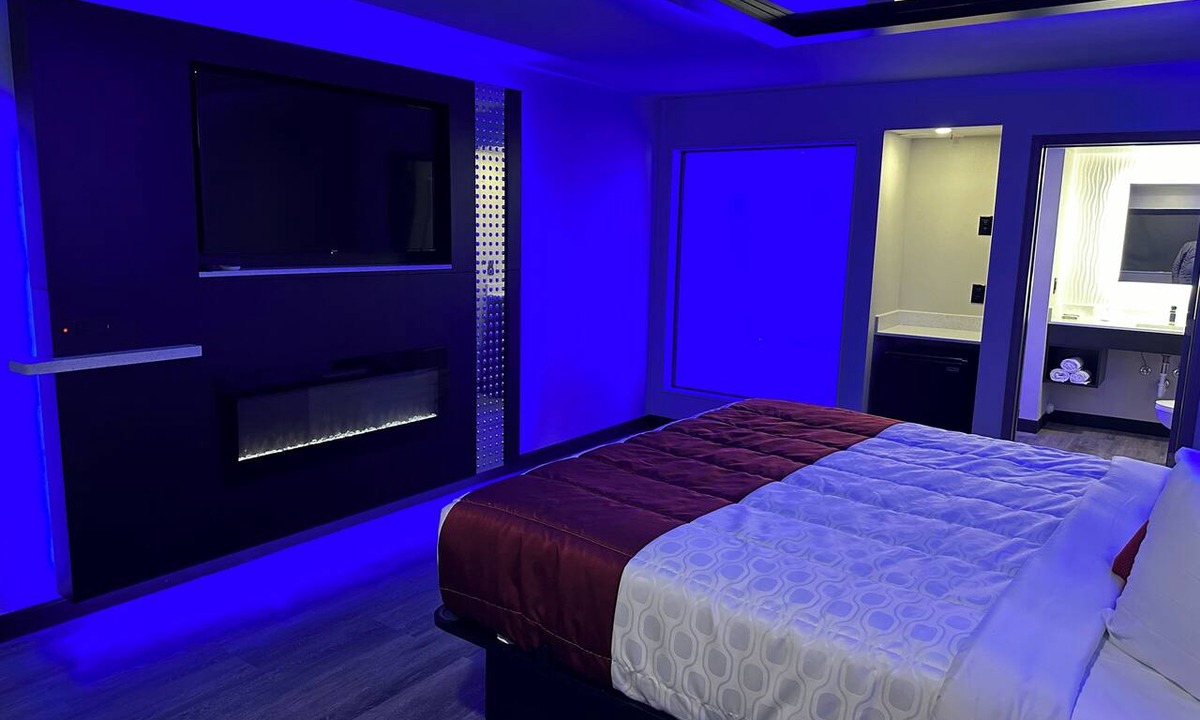 Dearborn Hotel | Imperial Suites
