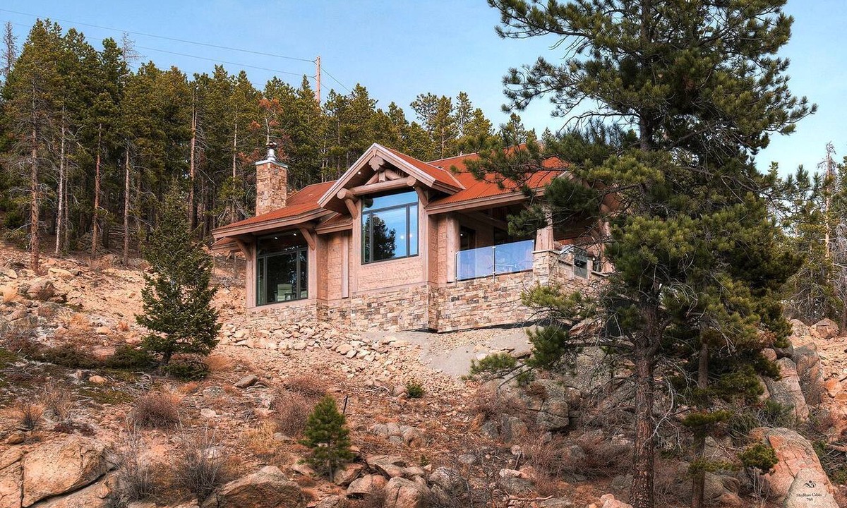 Coal Creek Cabin | Incredible Rustic Cabin with Modern Amenities, Mountain Vistas, and Fire Pit near Boulder, Colorado