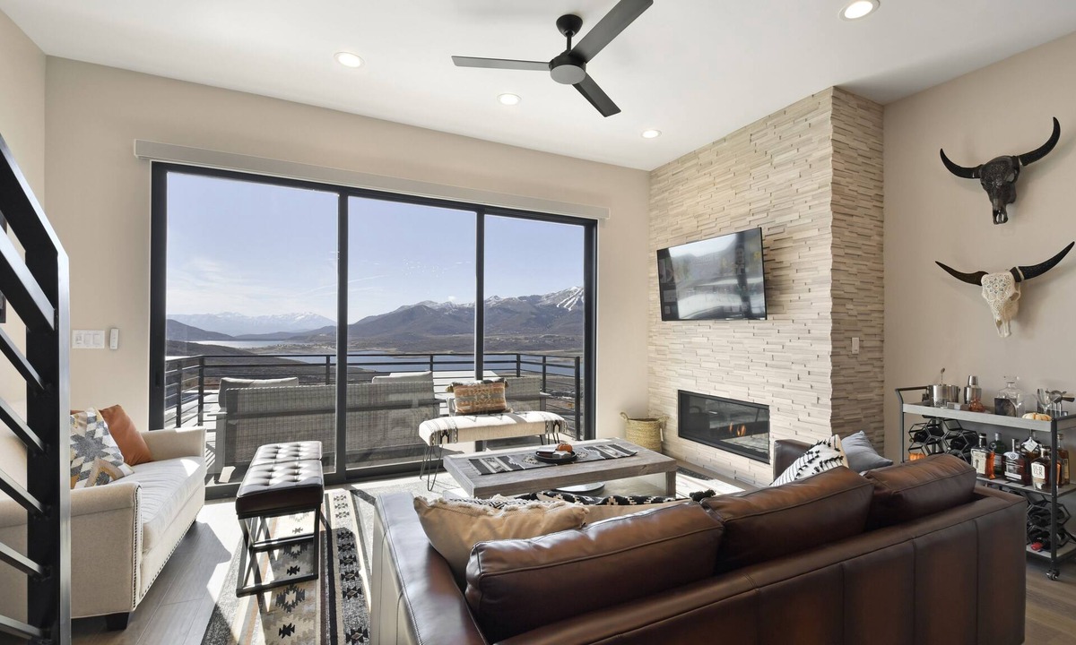 Hideout House | Incredible Views | 2 Kitchens | Garage | Lake Access