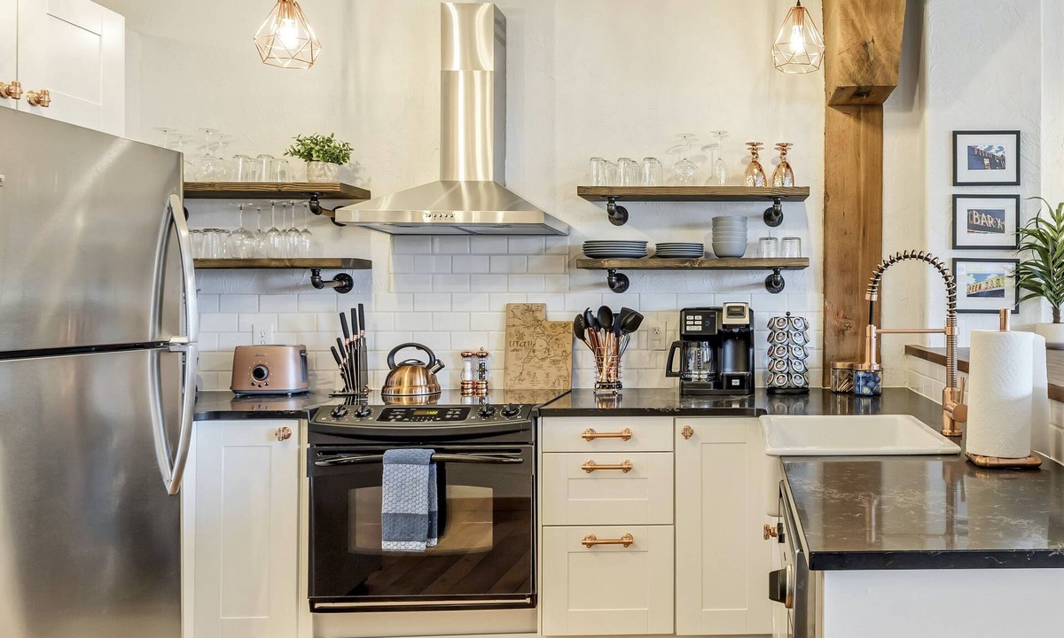 Rio Grande Condo | Jetted Tub - Industrial Condo in Downtown SLC!