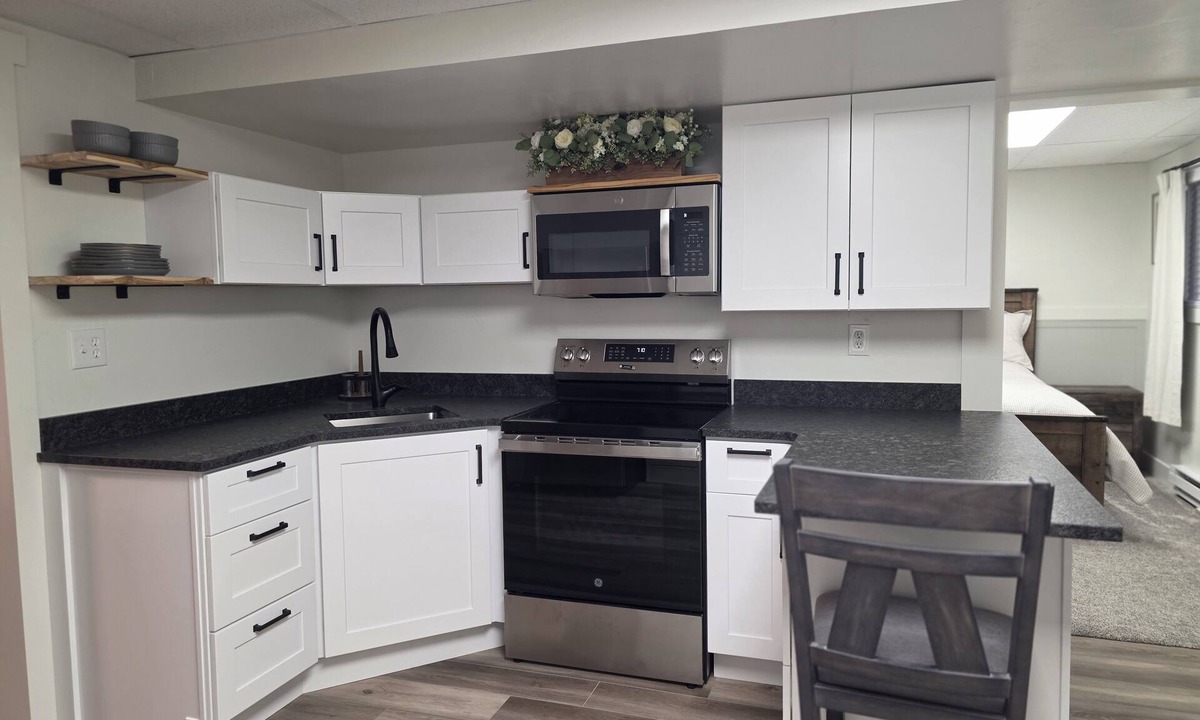 Roosevelt House | Just remodeled- Basement Apartment