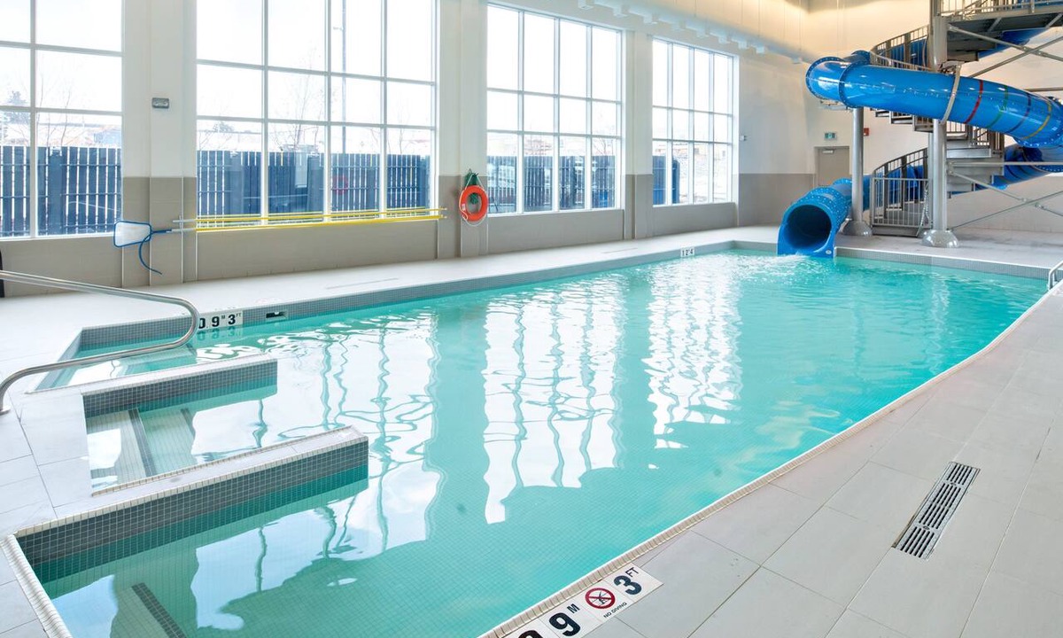 Red Deer Apartment | King Studio w/Kitchen | Free Breakfast + Pool