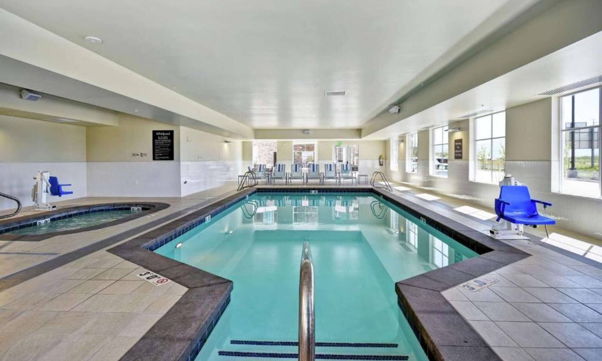 Salt Lake City Hotel | King Suite w/Kitchen Salt Lake City Airport+Pool