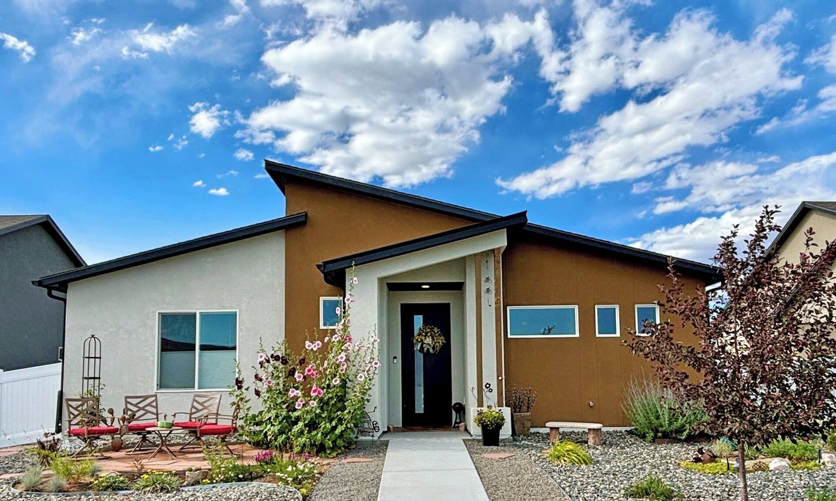 Fruita House | Kokopelli House - Modern Fruita Retreat with Garage