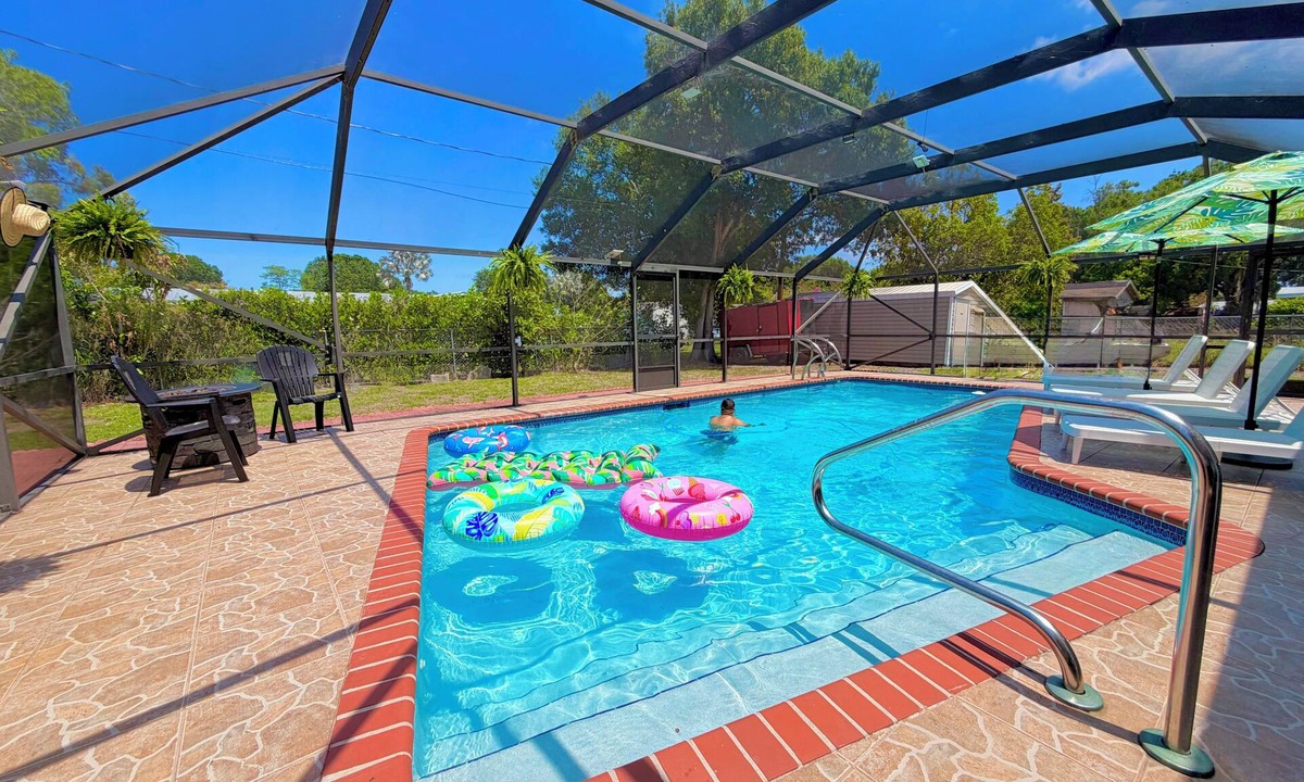 Clewiston House | Lake House Private Pool Pet Friendly Boat Parking Sleeps 8