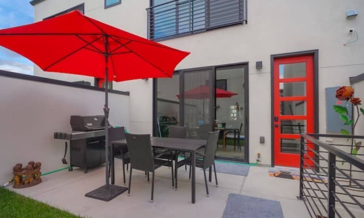 Sloan Lake Apartment | Lakefront Basement Hideaway