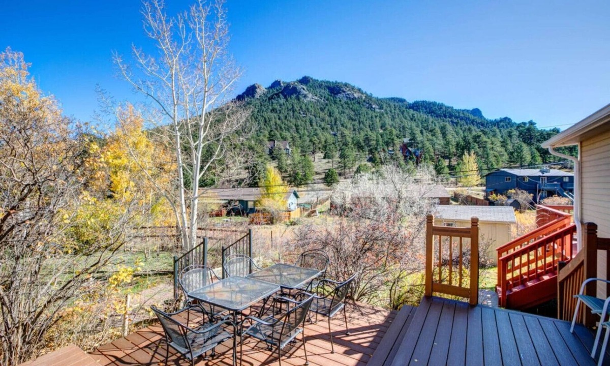Carriage Hills House | Lakeshore Retreat- Estes Park Escape with Mountain & Pond Views