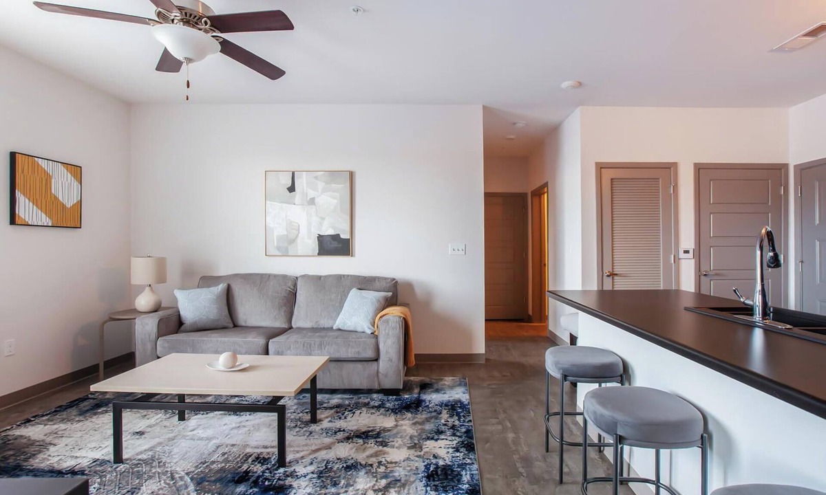 Springfield Apartment | Landing | Amazing 2BD, Courtyard