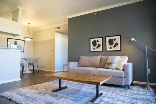 Briargate Apartment | Landing Modern Apartment with Amazing Amenities (ID3510X0)